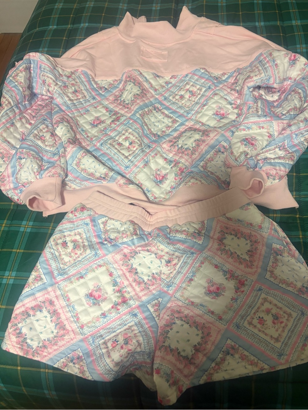 Women’s Pink Floral Quilted Top and Shorts Set - Picture 3 of 3